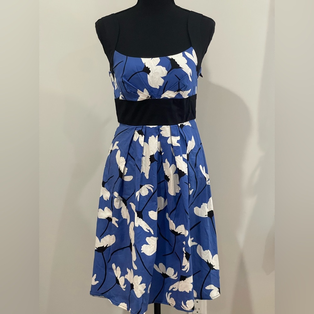 Dressbarn 4 Blue and‎ White Floral Dress Adjustable Strap Fit & Flare 340